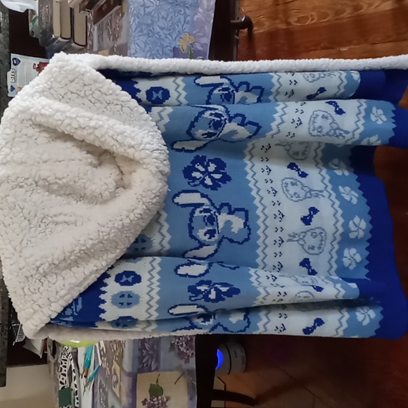 Hot Topic Sweaters - A stitch sweater